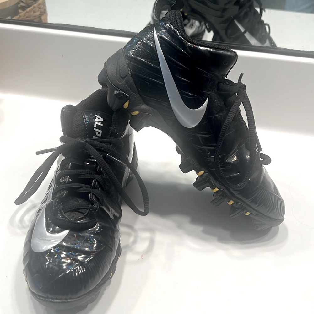 Boys Nike cleats size 1.5.